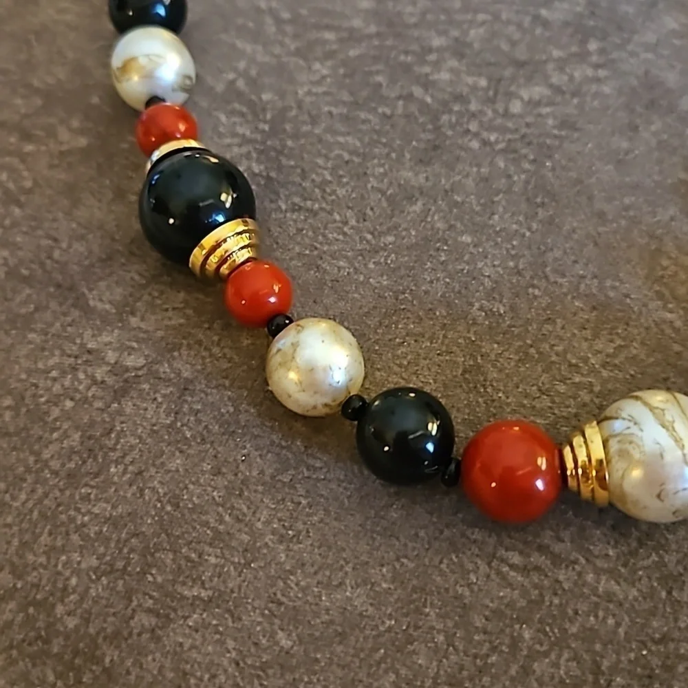 VTG AVON 1990 East Side Style Acrylic Beaded Necklace